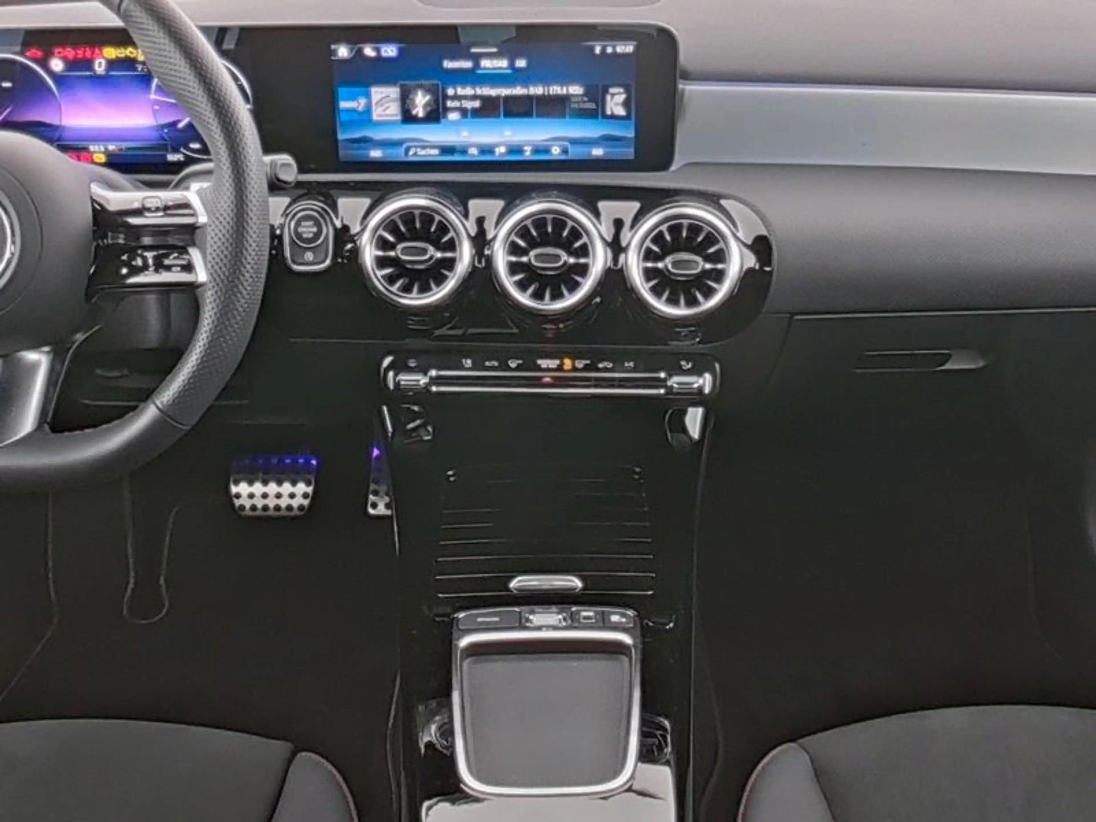 Mercedes-Benz A 200 AMG+MULTIBEAM+TOTW+AMBIENTE+ILS+360+KAM — photo 5