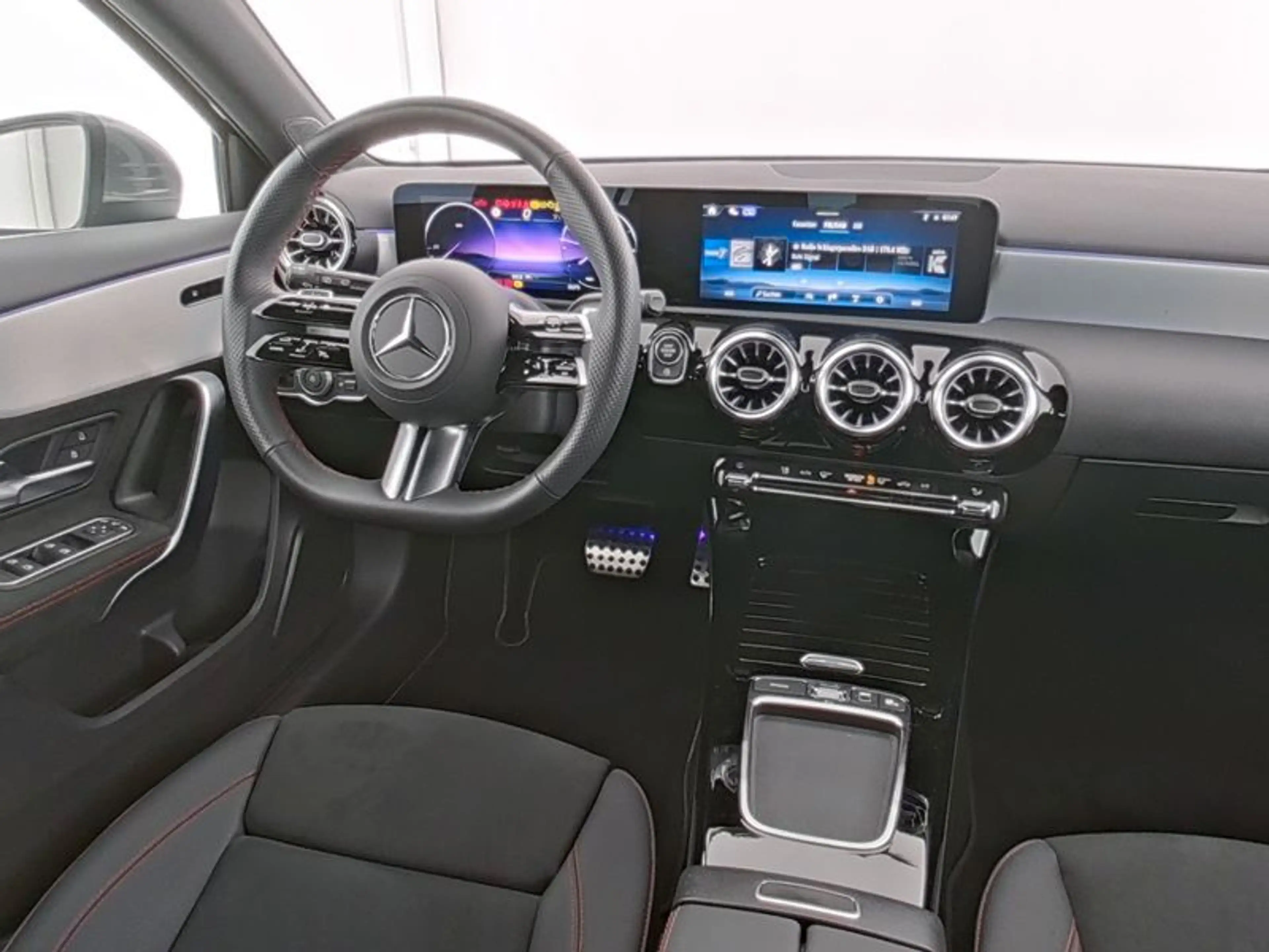 Mercedes-Benz A 200 AMG+MULTIBEAM+TOTW+AMBIENTE+ILS+360+KAM — photo 6