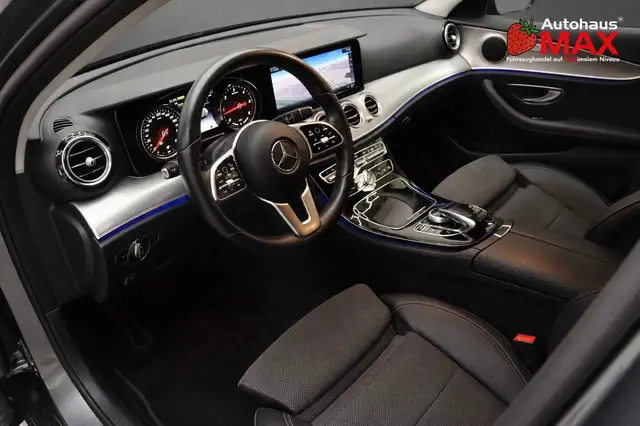 Mercedes-Benz 300 view 12