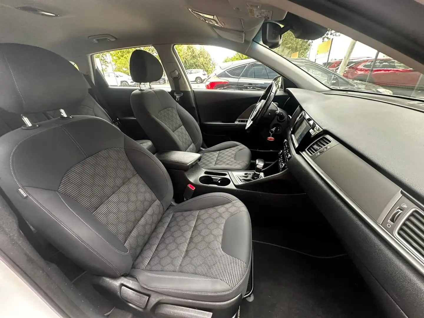 Kia Niro 1.6 GDi Híbrido 104kW (141CV) Drive Blanc - 2