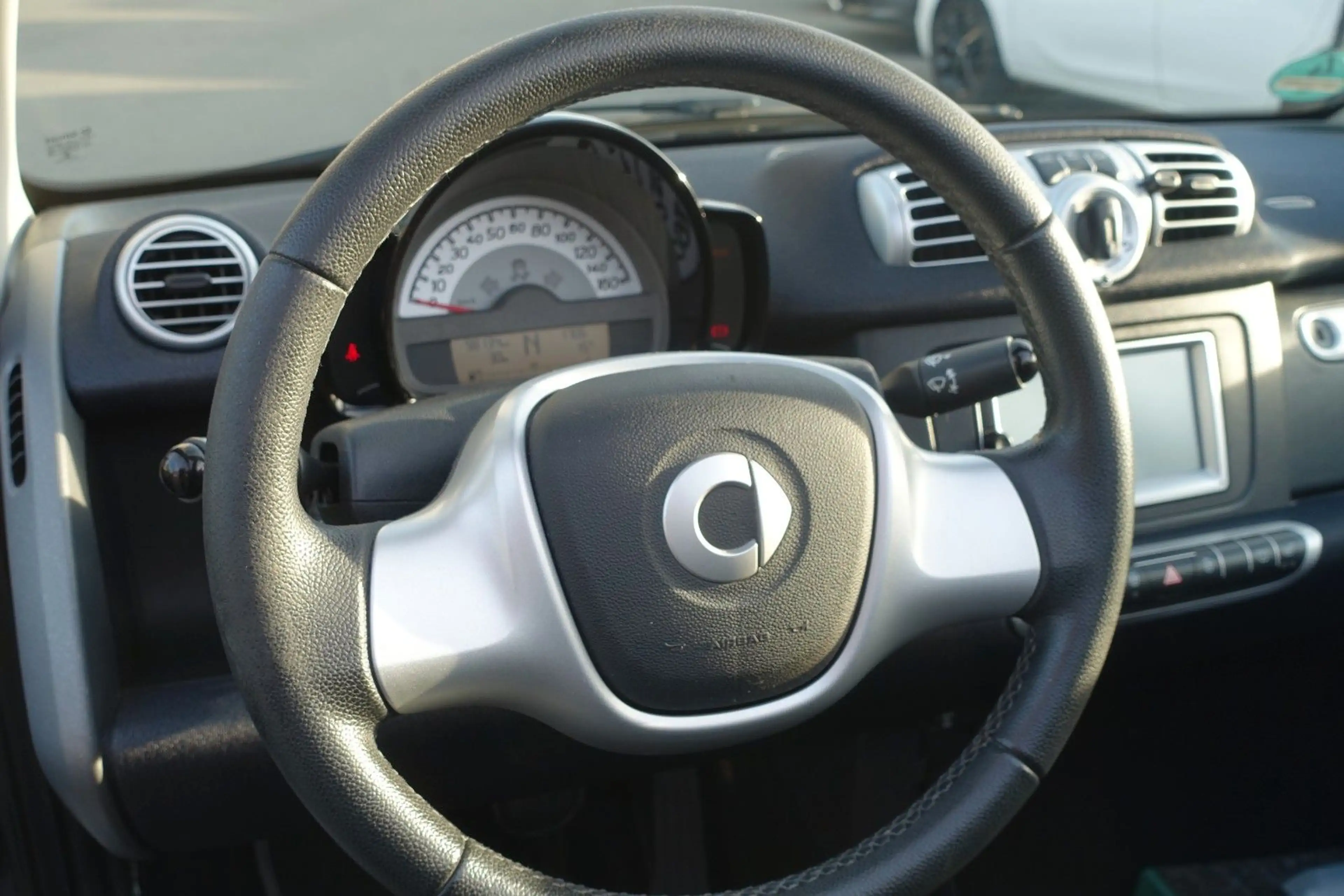 smart forTwo cabrio /Micro Hybrid Drive 52 kW/LED/PURE — photo 14