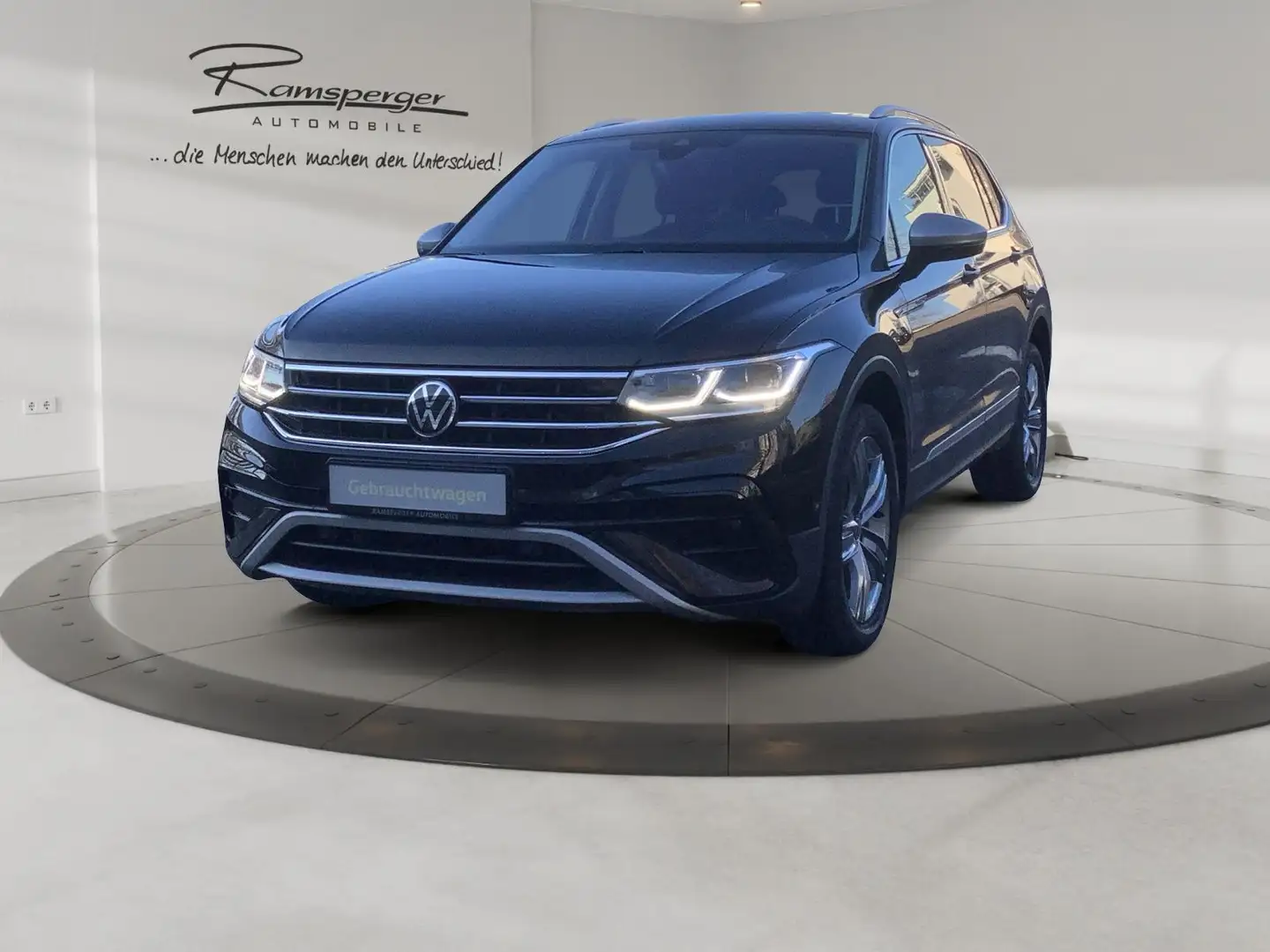 Volkswagen Tiguan Allspace 2.0 TDI Elegance 4M. AHK Matrix Schwarz - 2