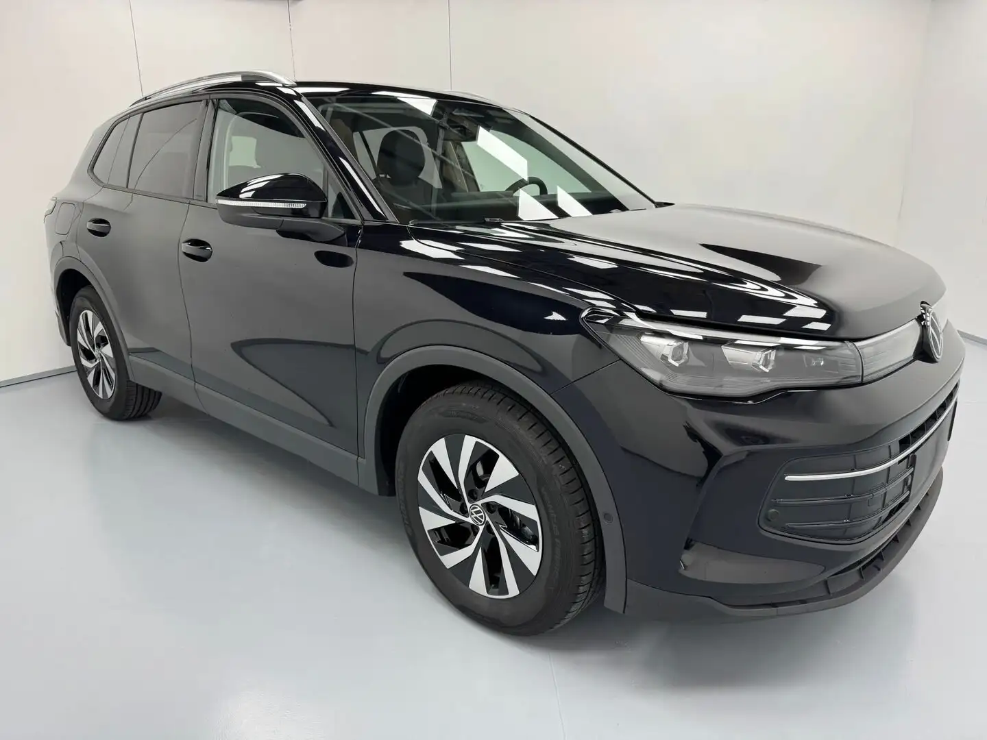 Volkswagen Tiguan Edition Plus 1.5eTSI DSG 150CV *ComfortPack* PROMO Zwart - 1