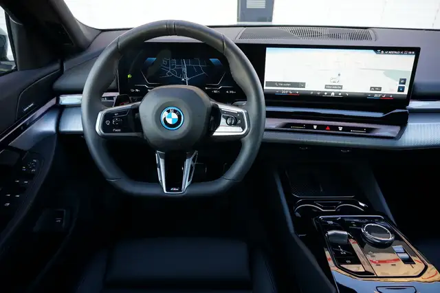 BMW i5 xDrive40 M Sport Pro | € 534 mtl | AHK | Panorama Ansicht 30