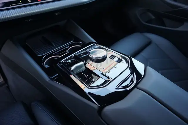 BMW i5 xDrive40 M Sport Pro | € 534 mtl | AHK | Panorama Ansicht 44