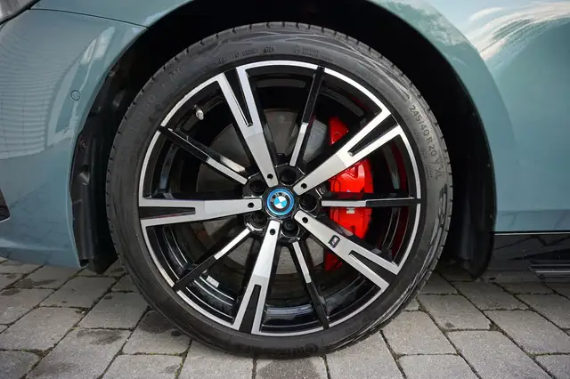 BMW i5 xDrive40 M Sport Pro | € 534 mtl | AHK | Panorama Ansicht 16