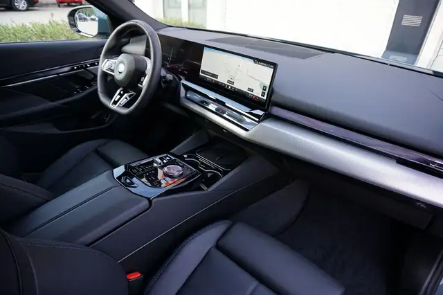 BMW i5 xDrive40 M Sport Pro | € 534 mtl | AHK | Panorama Ansicht 29