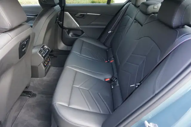 BMW i5 xDrive40 M Sport Pro | € 534 mtl | AHK | Panorama Ansicht 11