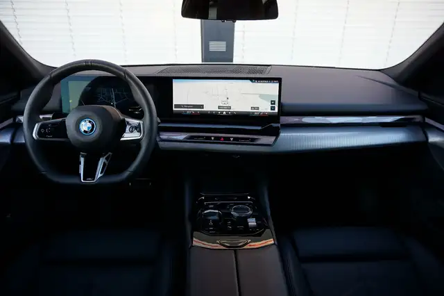 BMW i5 xDrive40 M Sport Pro | € 534 mtl | AHK | Panorama Ansicht 13