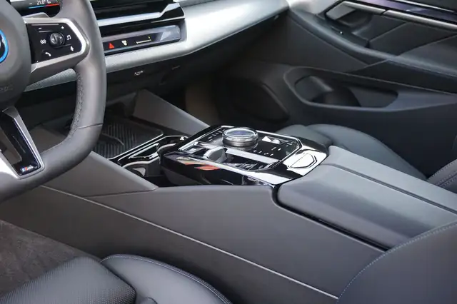 BMW i5 xDrive40 M Sport Pro | € 534 mtl | AHK | Panorama Ansicht 43