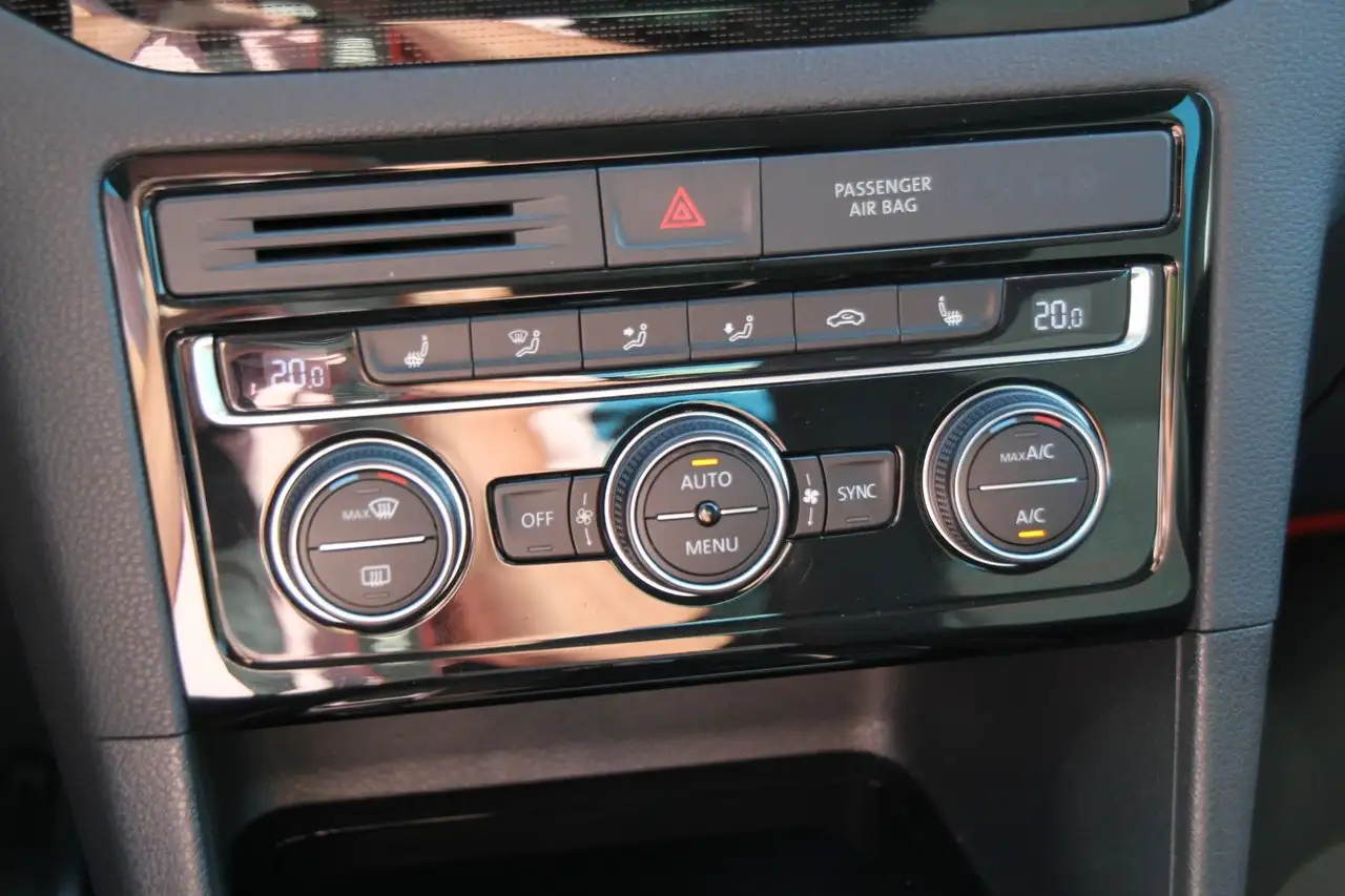 Volkswagen Golf Sportsvan — photo 21 sur 24