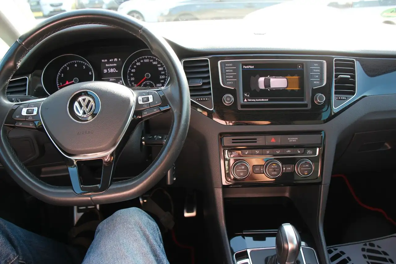 Volkswagen Golf Sportsvan — photo 24 sur 24