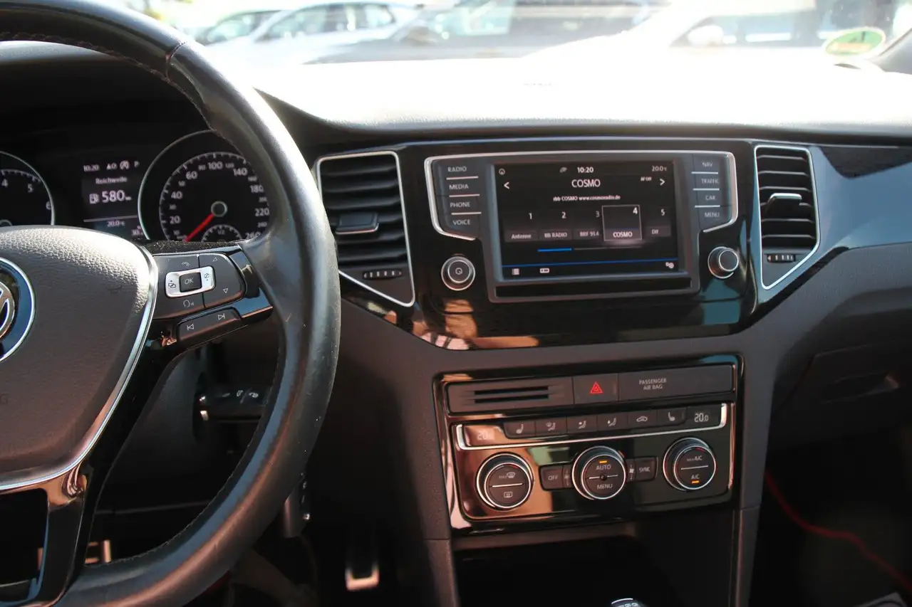 Volkswagen Golf Sportsvan — photo 17 sur 24