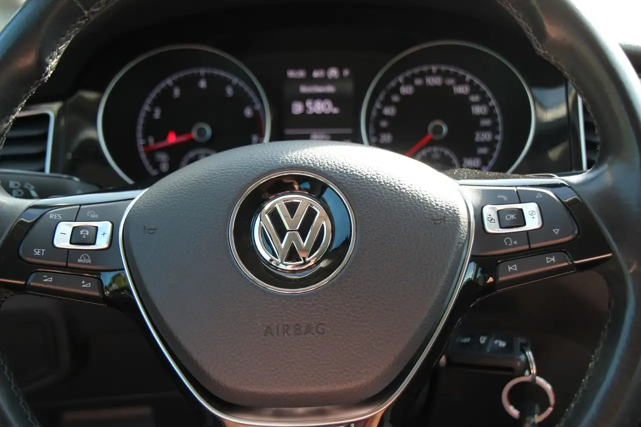 Volkswagen Golf Sportsvan — photo 15 sur 24