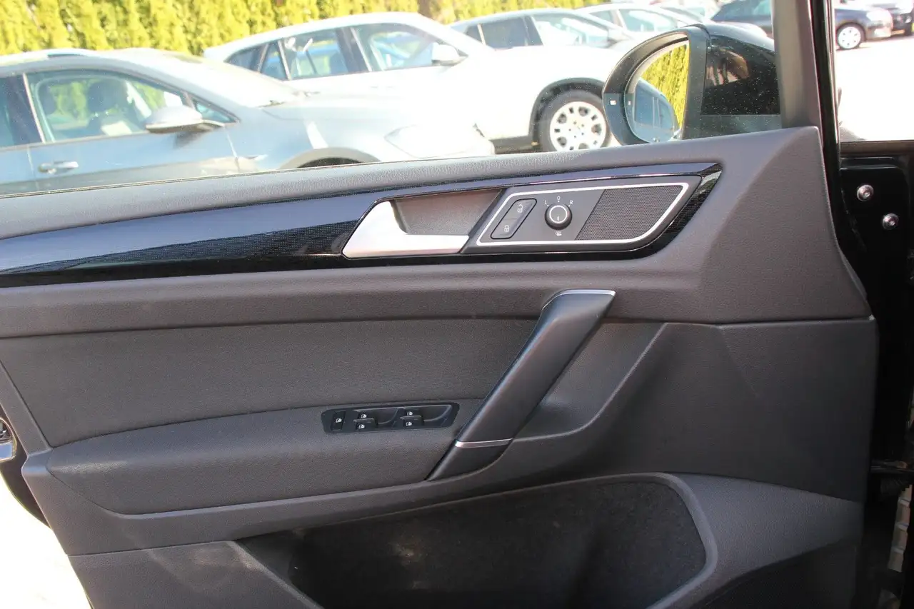 Volkswagen Golf Sportsvan — photo 13 sur 24