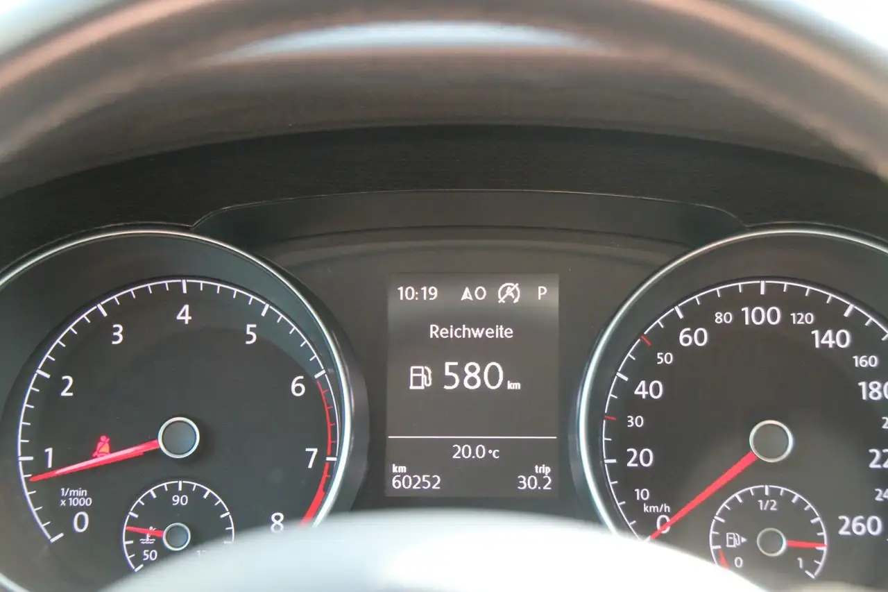 Volkswagen Golf Sportsvan — photo 14 sur 24