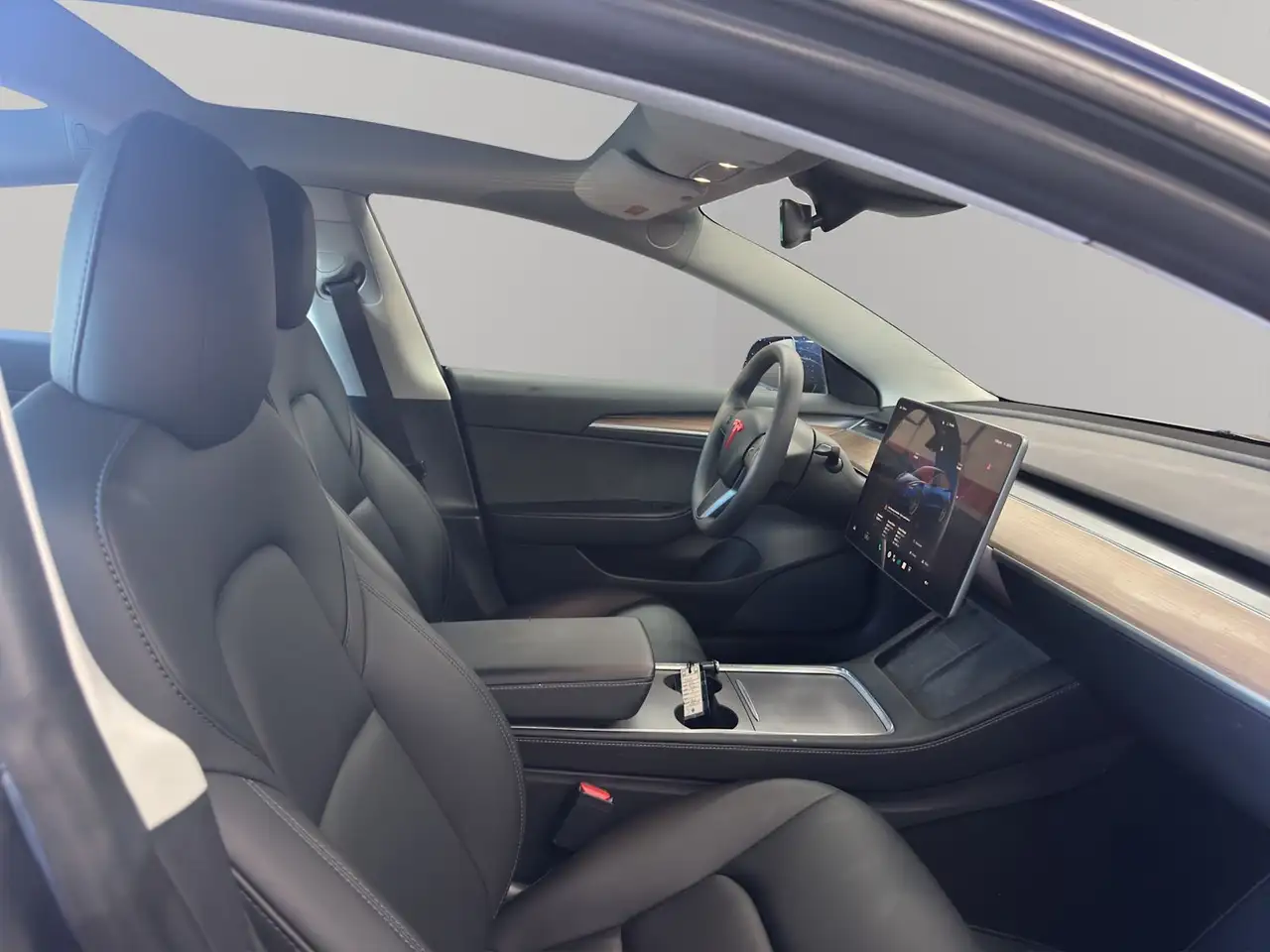 Tesla Model 3 снимка Tesla Model 3
