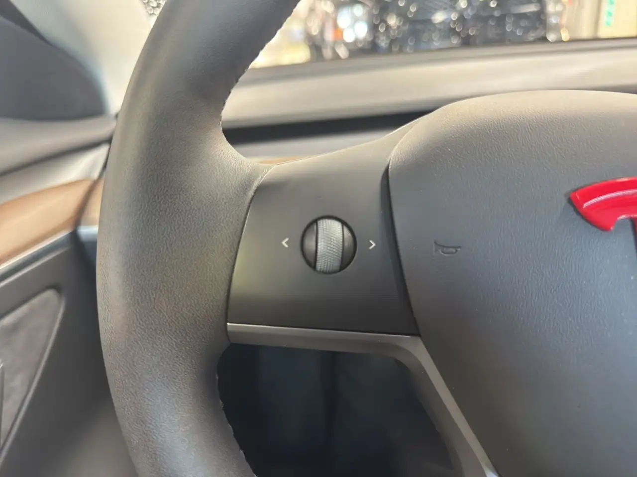 Tesla Model 3 снимка Tesla Model 3