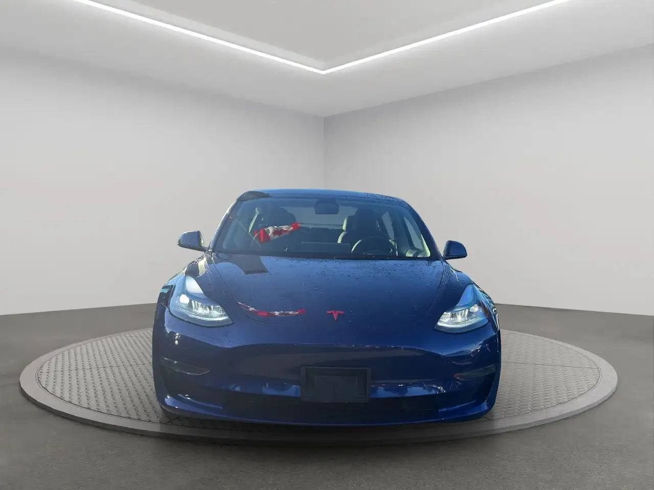 Tesla Model 3 снимка Tesla Model 3