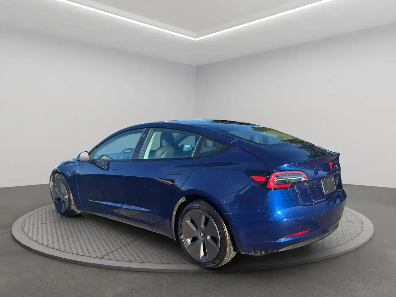 Tesla Model 3 снимка Tesla Model 3