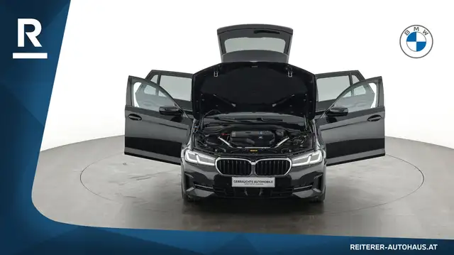 BMW 5 Series view 8