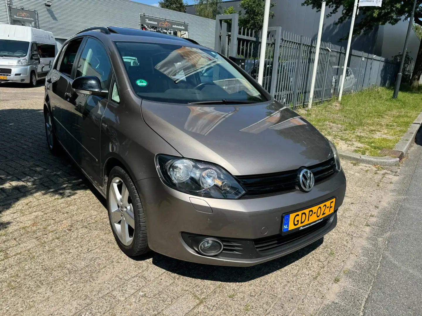 Volkswagen Golf Plus 1.2 TSI Highline BlueMotion , navi, cruise, elec p Marrón - 2