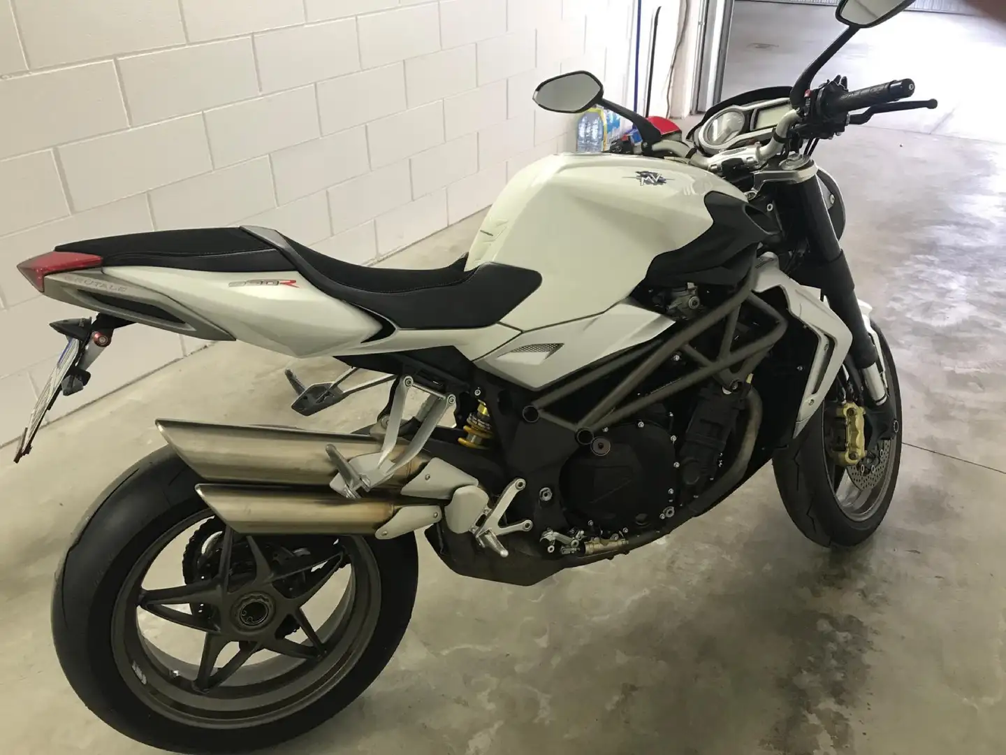 MV Agusta Brutale 990 r - 2