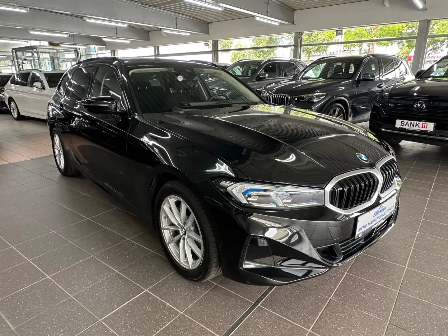 BMW 318 d Touring DA+DIS+PARK ASSISTANT+LED+HaKardon Schwarz - 2