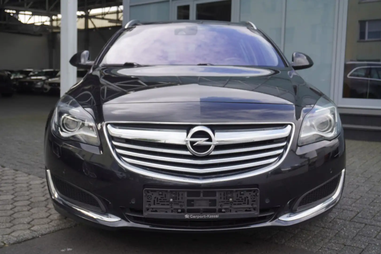 Opel Insignia Sports Tourer Innovation 4x4 Pano/AHK Schwarz - 2