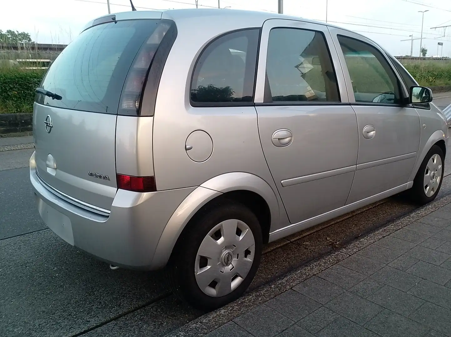Opel Meriva Meriva 1.4i Essentia Gris - 2