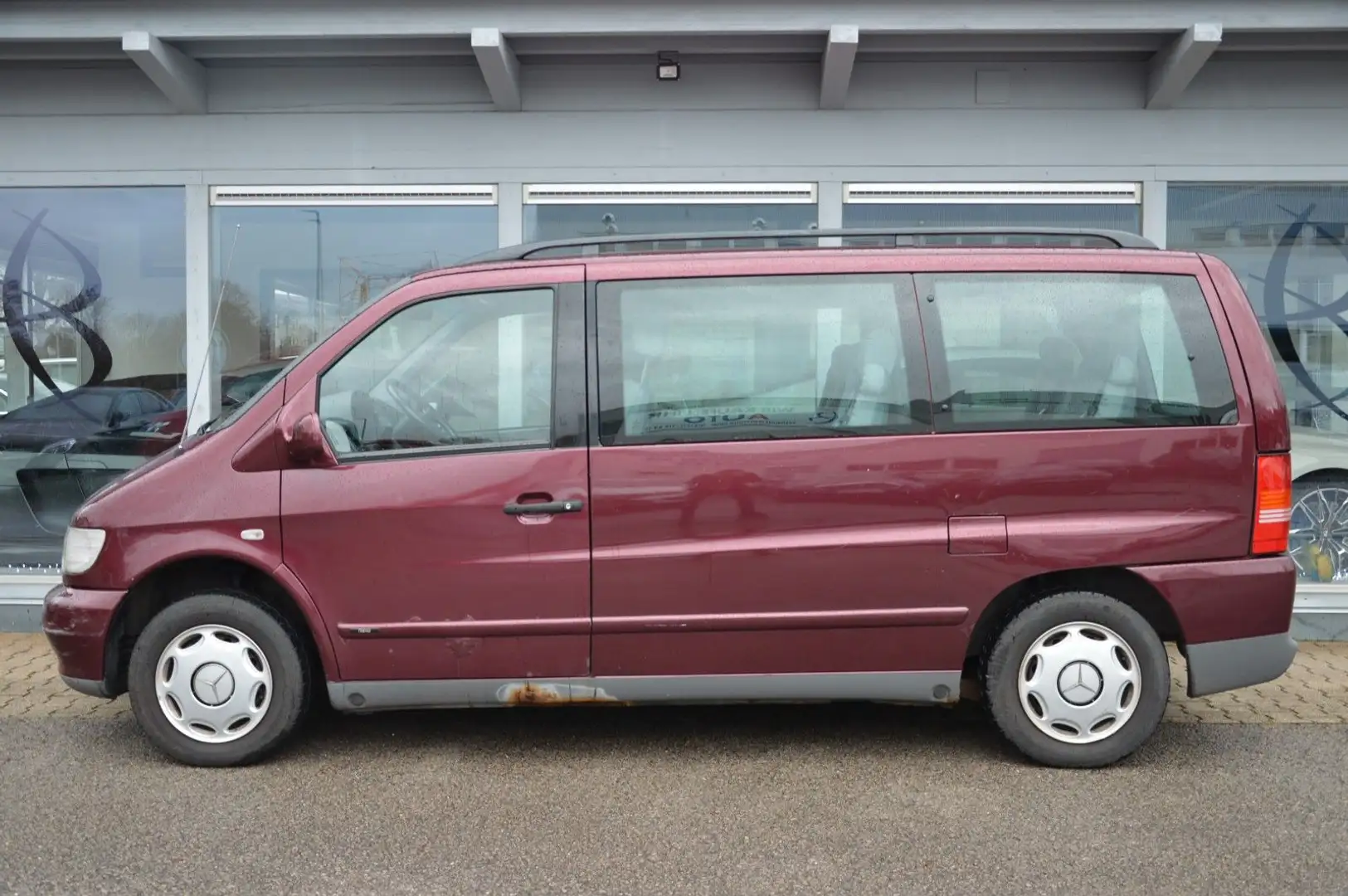 Mercedes-Benz V 230 Trend*AUTOMATIK*KLIMA*TISCH*PDC*LUFT*7SITZ Rouge - 2