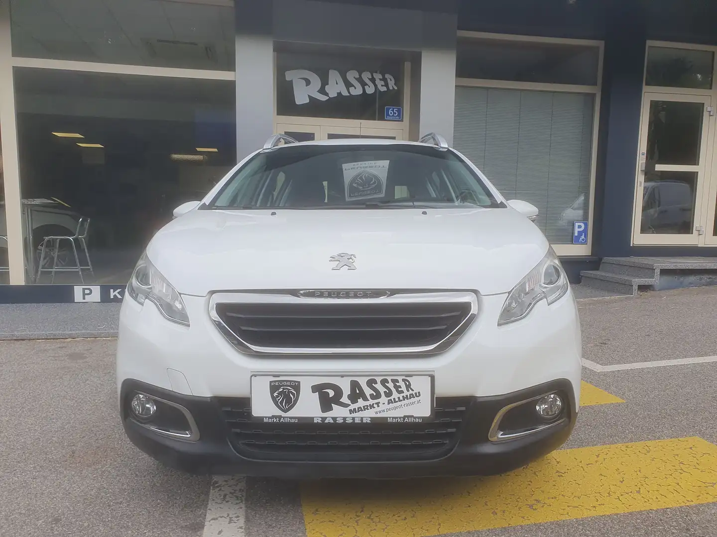 Peugeot 2008 Active PT 82 Weiß - 1