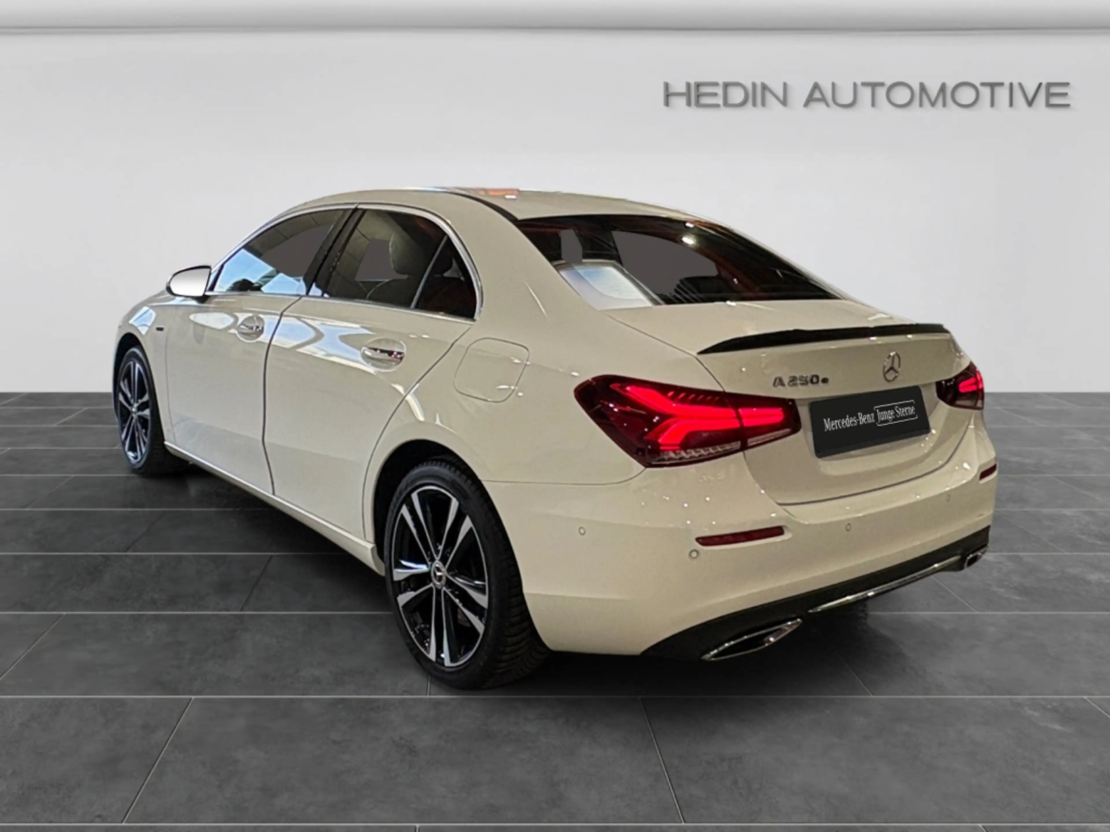 Mercedes-Benz A 250 e Lim PROGRESSIVE|MBEAM|DISTR|KAM|AMBI|SHZ — photo 5