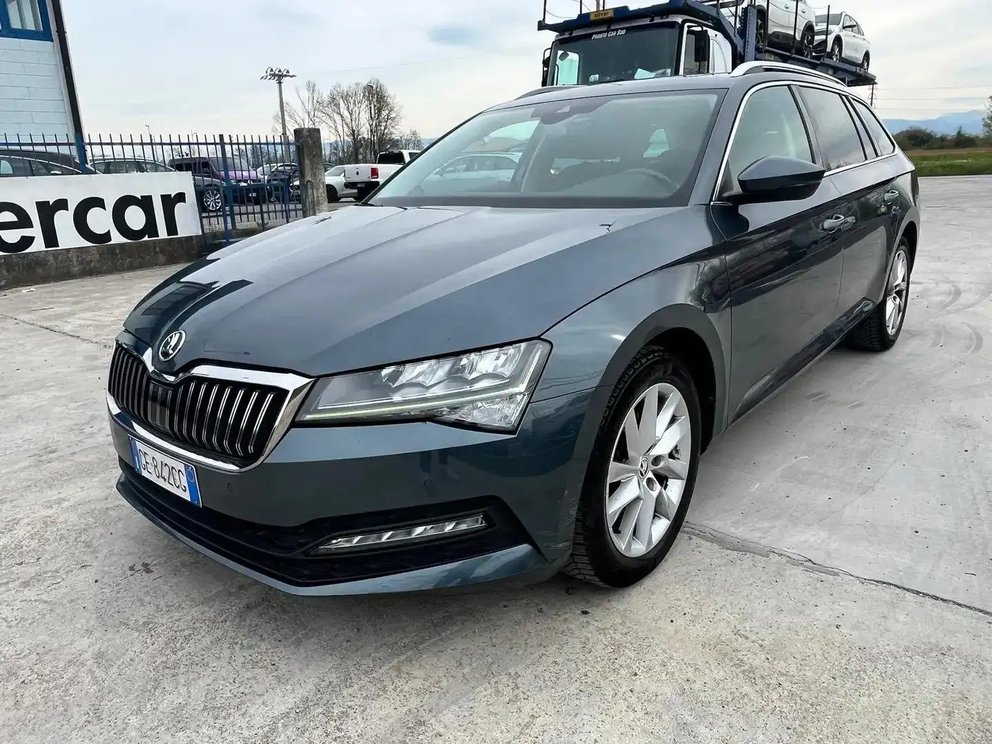 Skoda Superb Superb Wagon 2.0 tdi Executive 150cv dsg GE842CG Grigio - 2