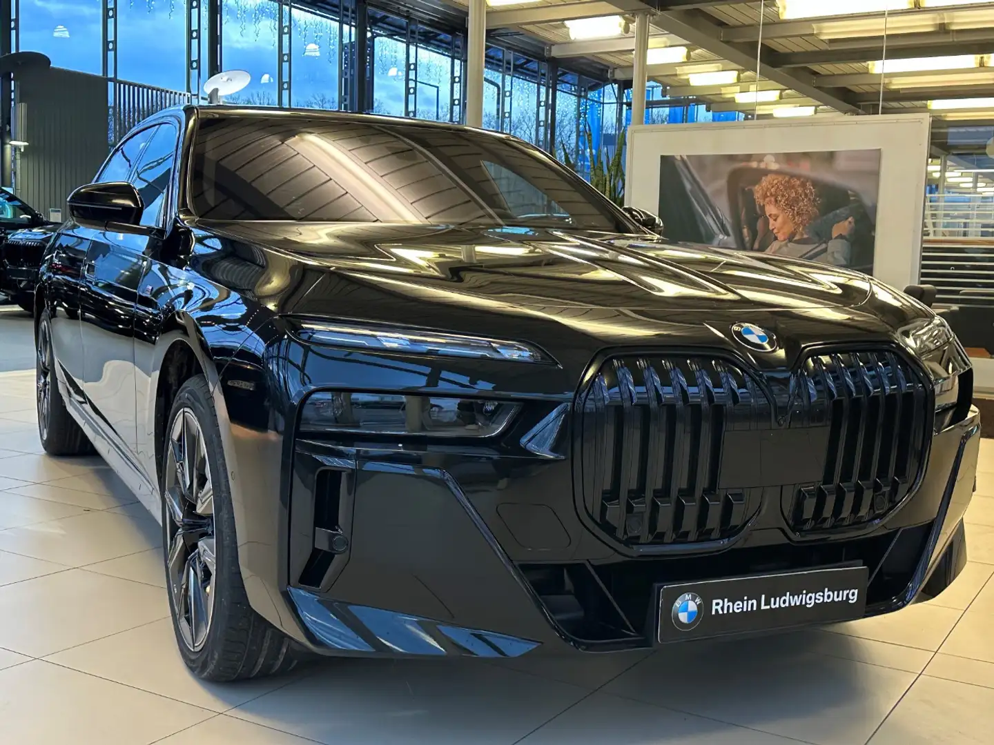 BMW 740 d xDrive Limousine M Sportpaket Schwarz - 2
