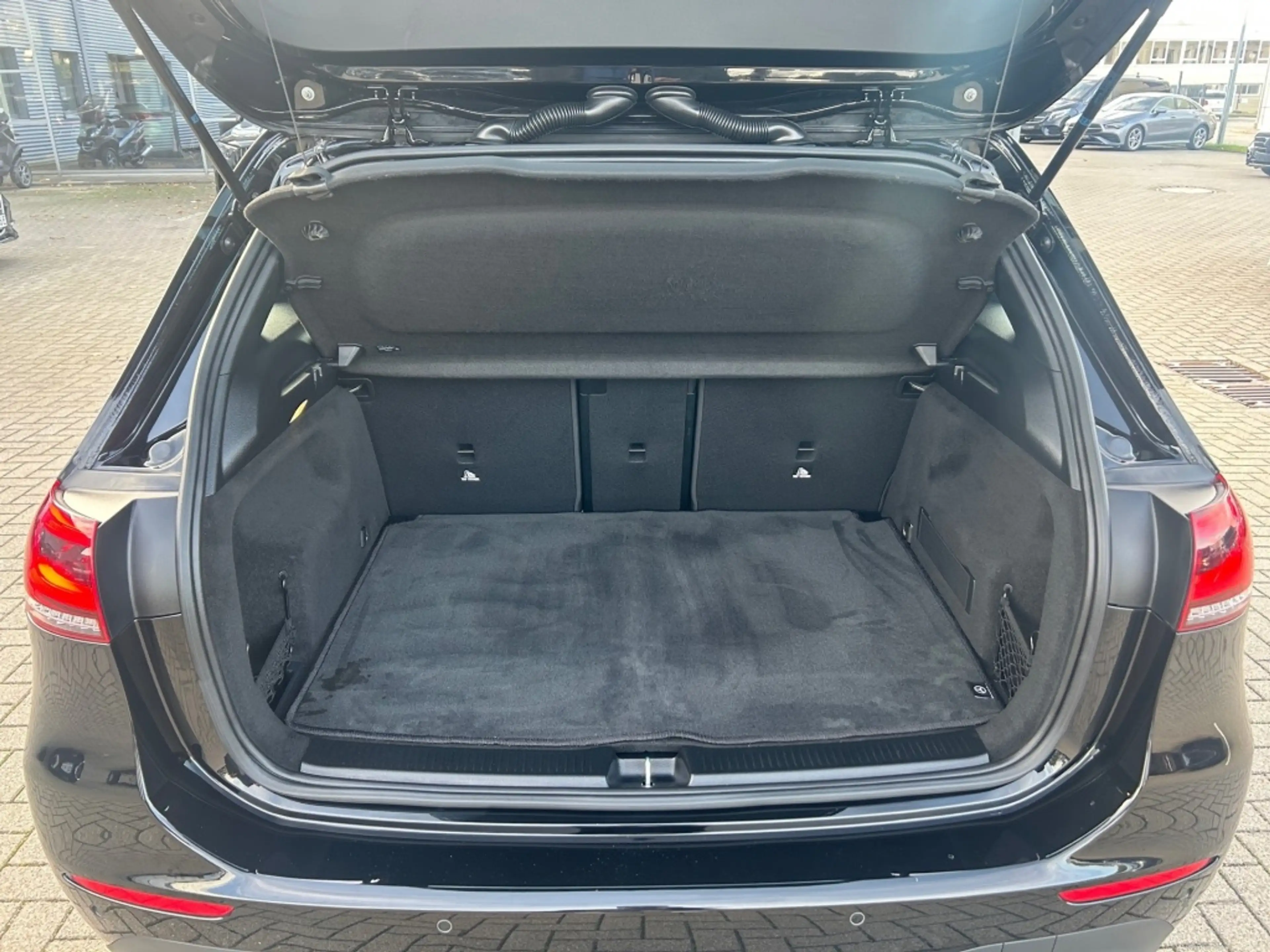 Mercedes-Benz B 200 LED NAVI SHZ TEMPOMAT MBUX KEYLESS — photo 13