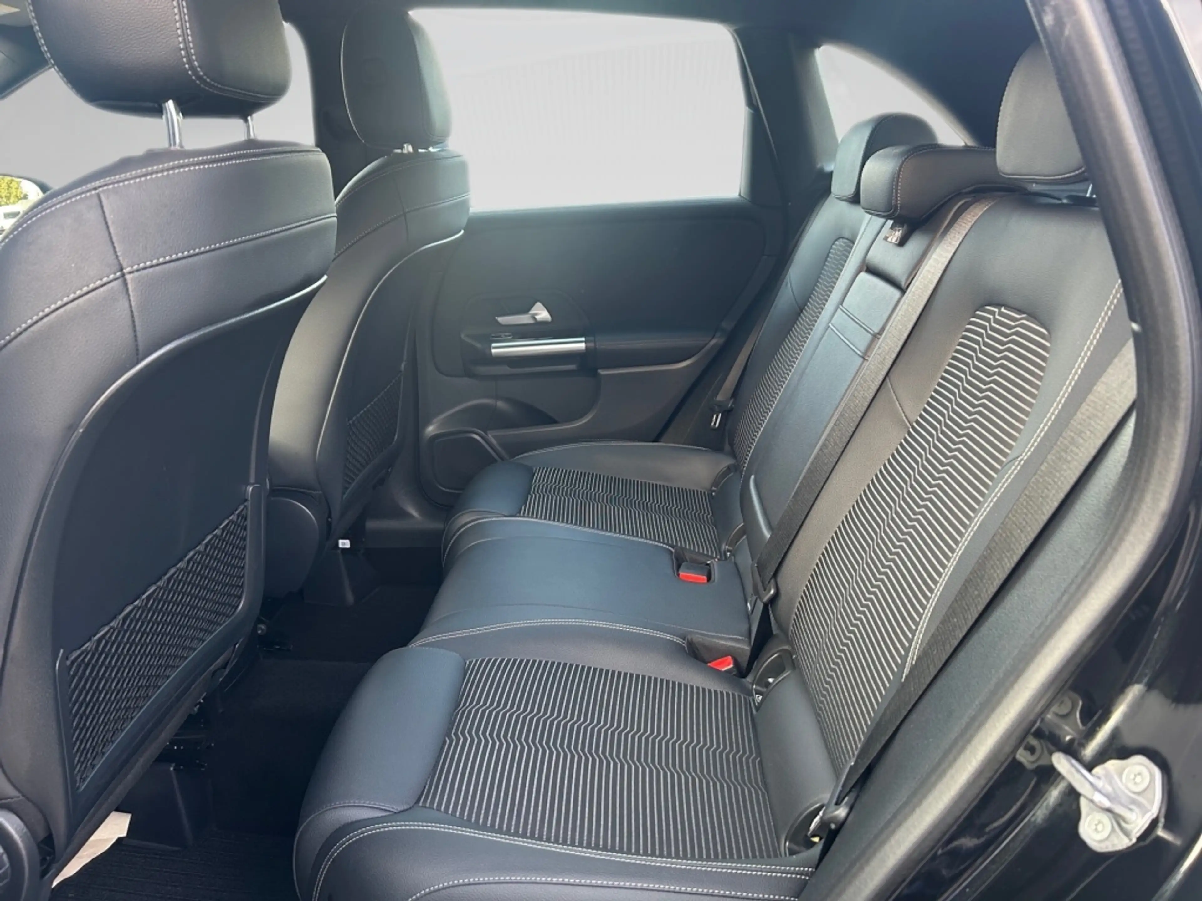 Mercedes-Benz B 200 LED NAVI SHZ TEMPOMAT MBUX KEYLESS — photo 9