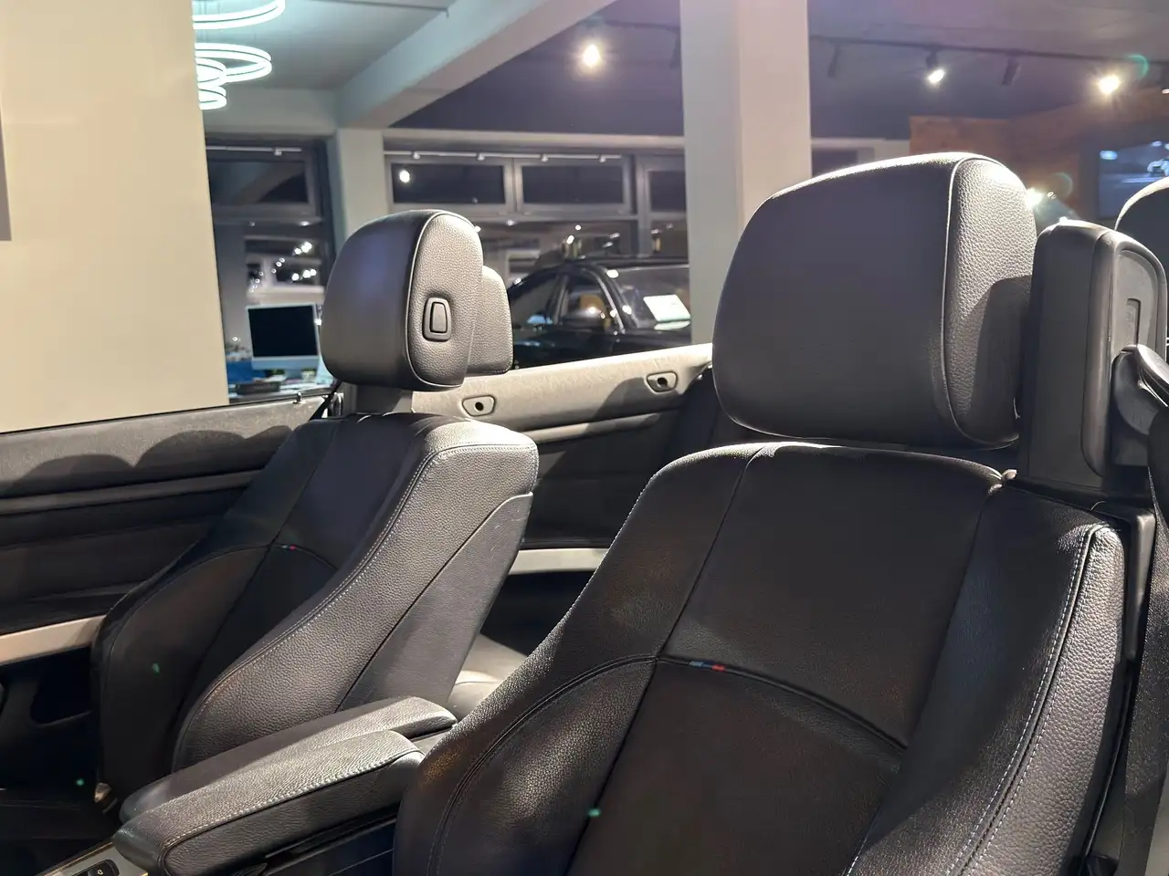 BMW 330 i Cabrio Aut. / M Paket / wenig Km / Top Austattu Bild 25