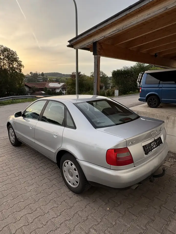 Audi A4 1.6, foto 3