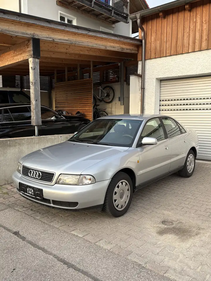 Audi A4 1.6, foto 1