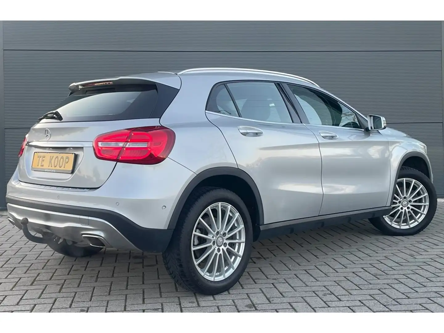 Mercedes-Benz GLA 200 200 AUT Argent - 2