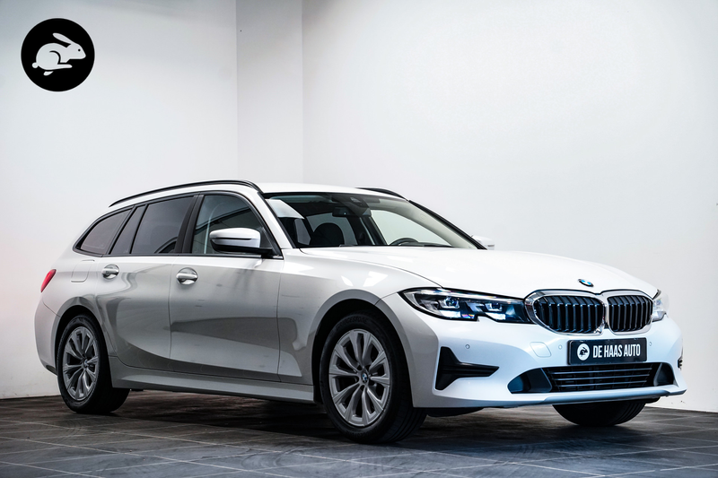 BMW 318 3-serie Touring 318i High Executive|Carplay|Stoelv