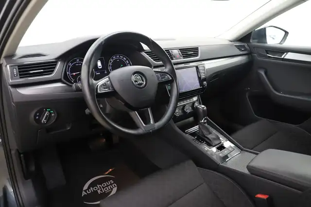 Skoda Superb view 13