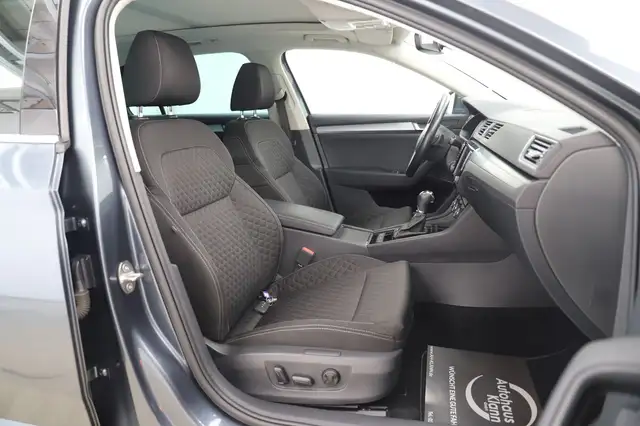 Skoda Superb view 10