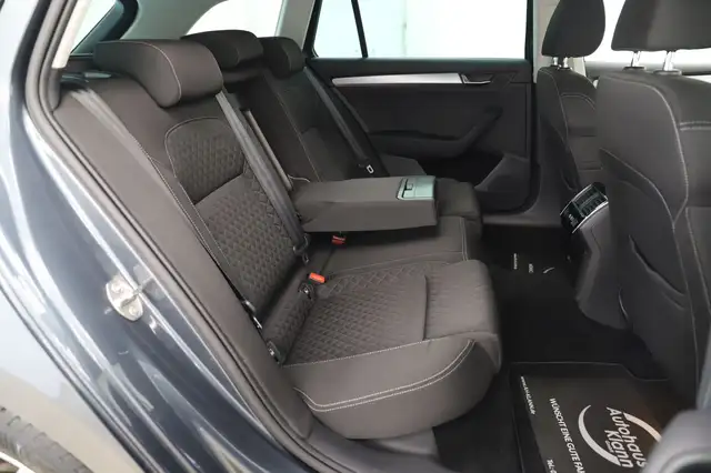 Skoda Superb view 12
