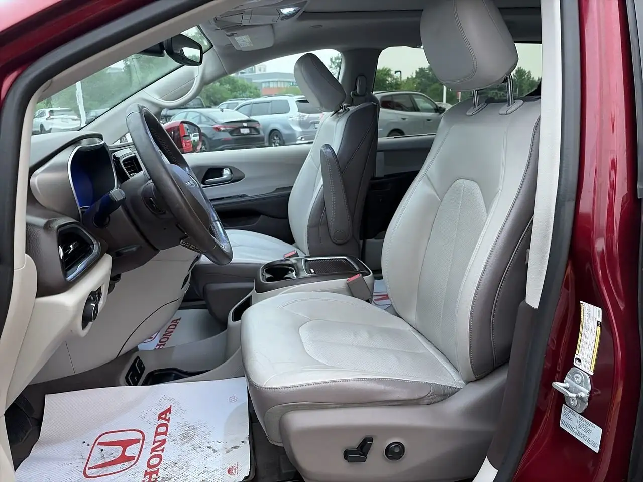 Chrysler Pacifica photo Chrysler Pacifica