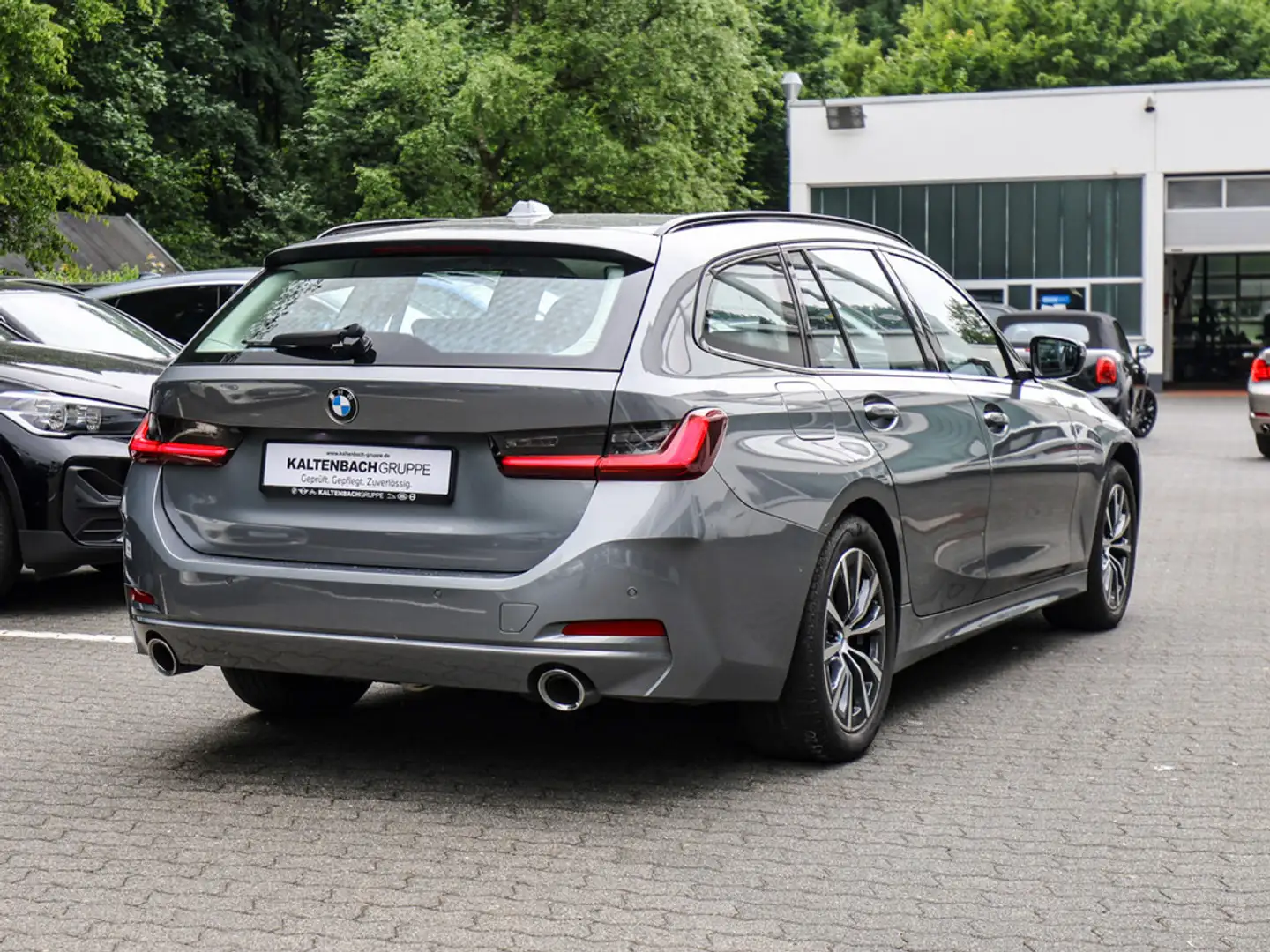 BMW 320 d Touring FACEL. PANO AHK LED STANDHZ ACC Grijs - 2