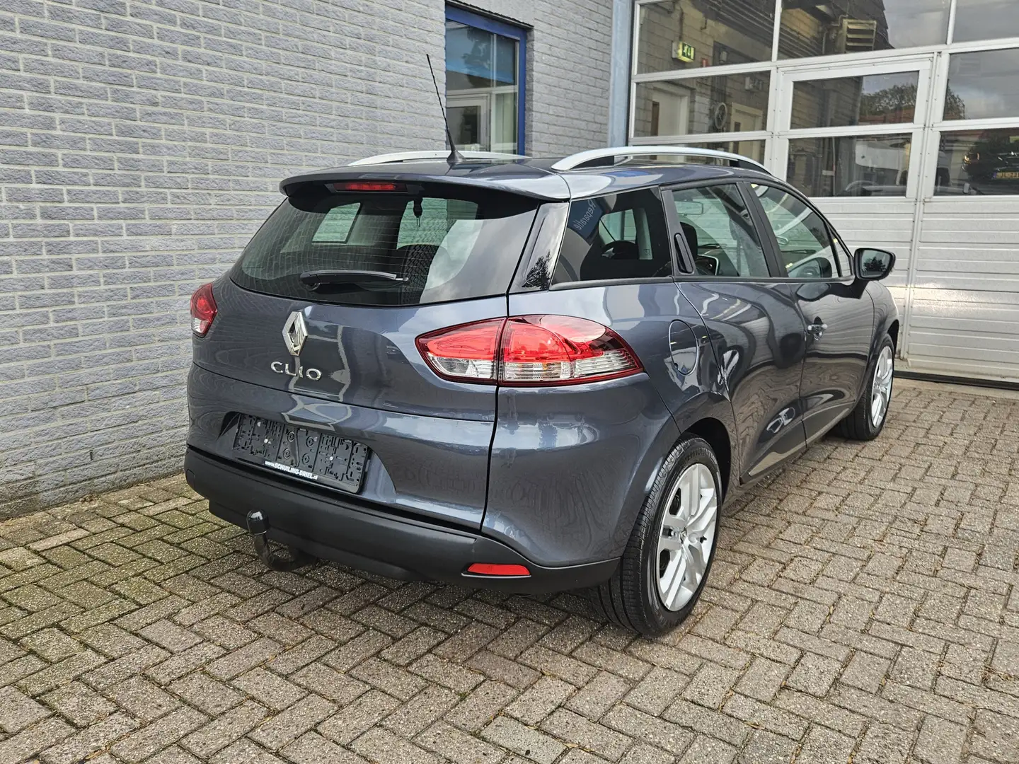 Renault Clio Estate 0.9 TCe Zen Inclusief Afleveringskosten Grijs - 2