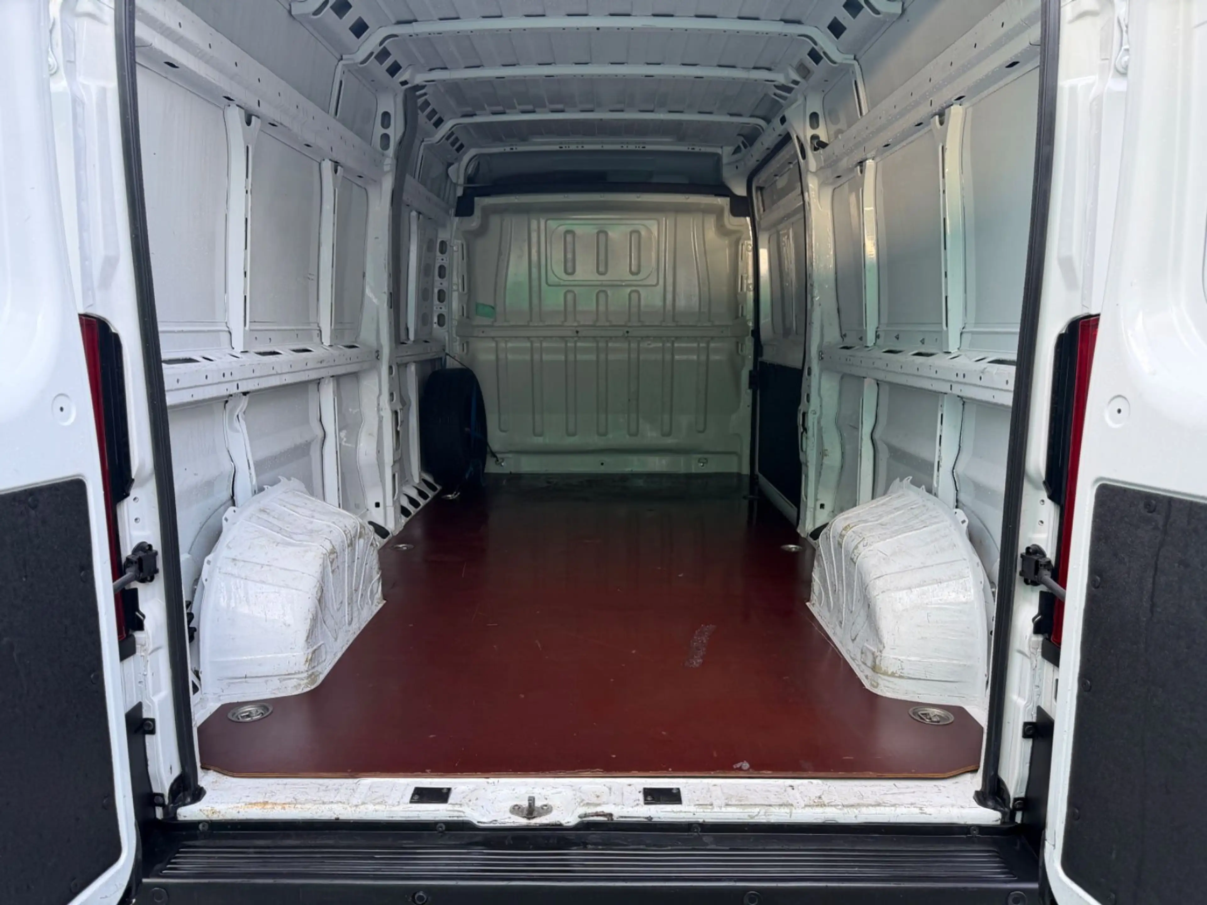 Peugeot Boxer Kasten Hochraum 333 L3H2 BlueHDi 140 Stop& — photo 12