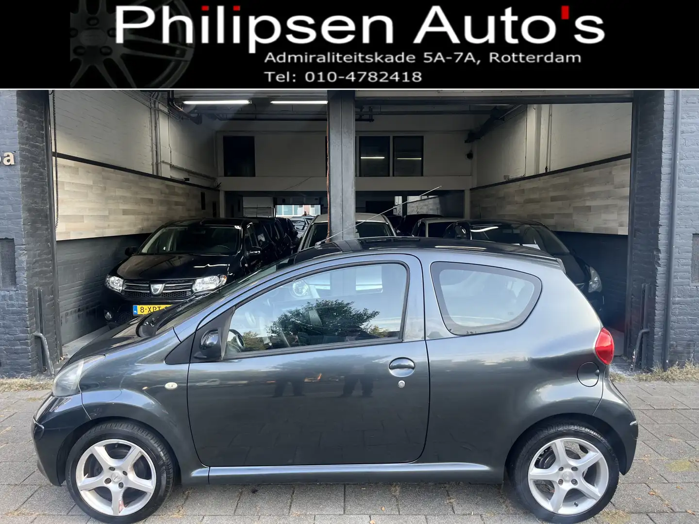 Toyota Aygo 1.0-12V + Gris - 1